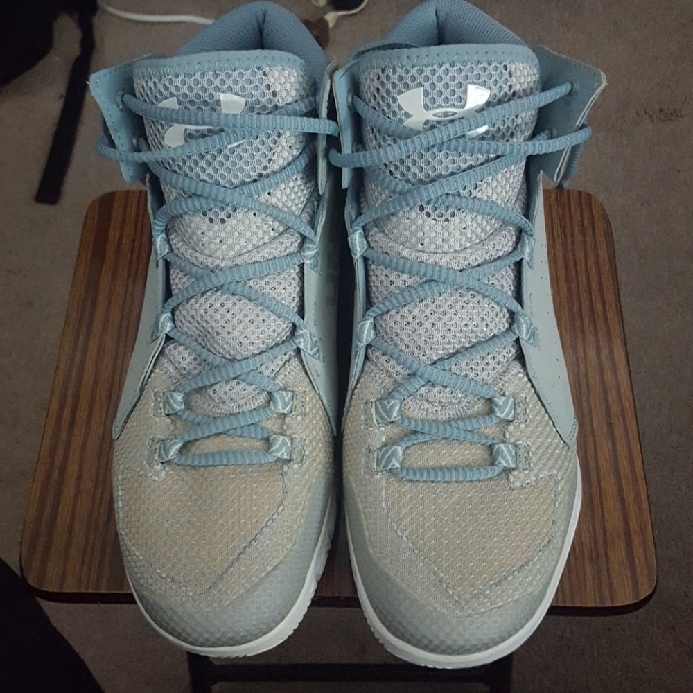 Gray and white sz 11 under armour